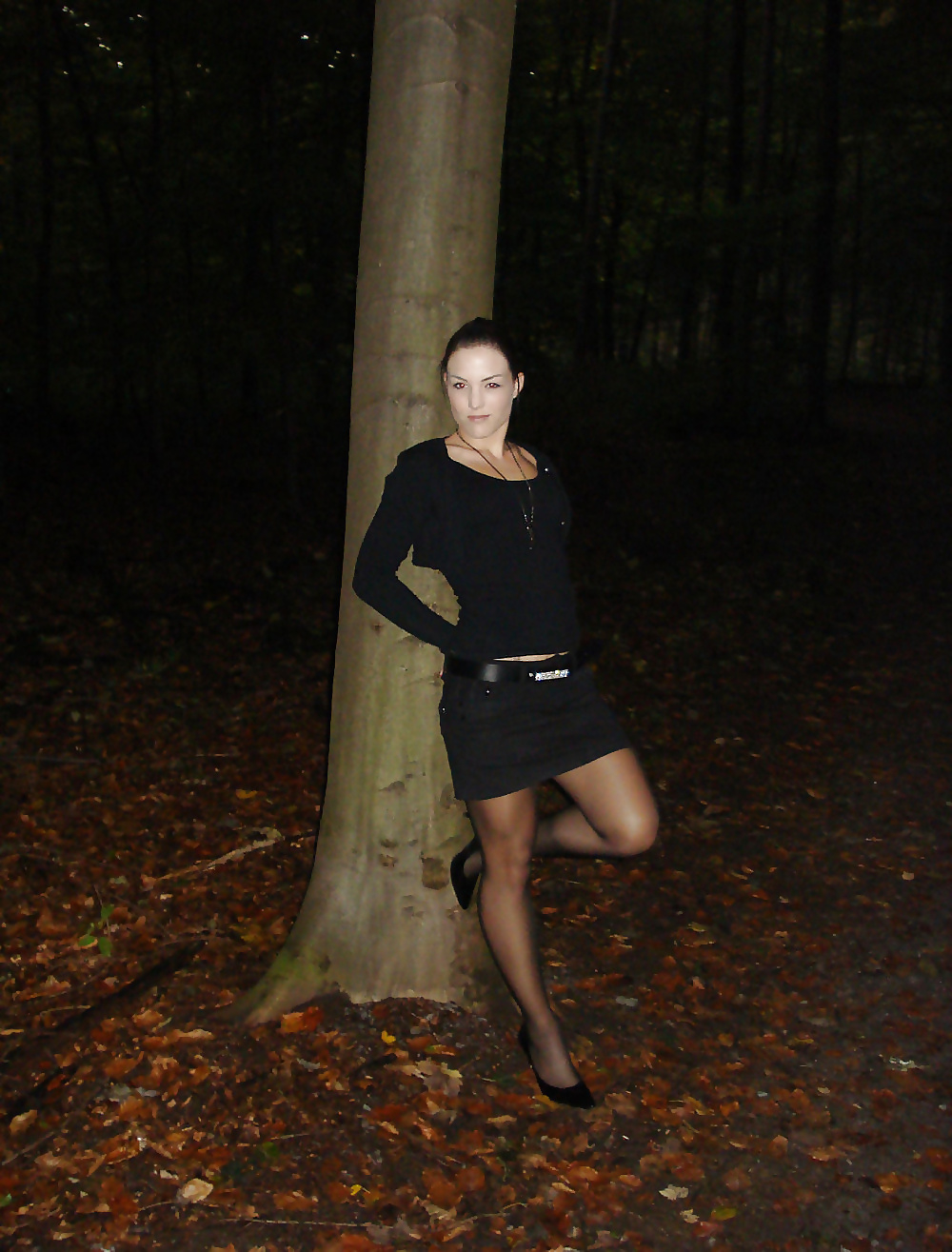 Daniela nella foresta
 #35026993