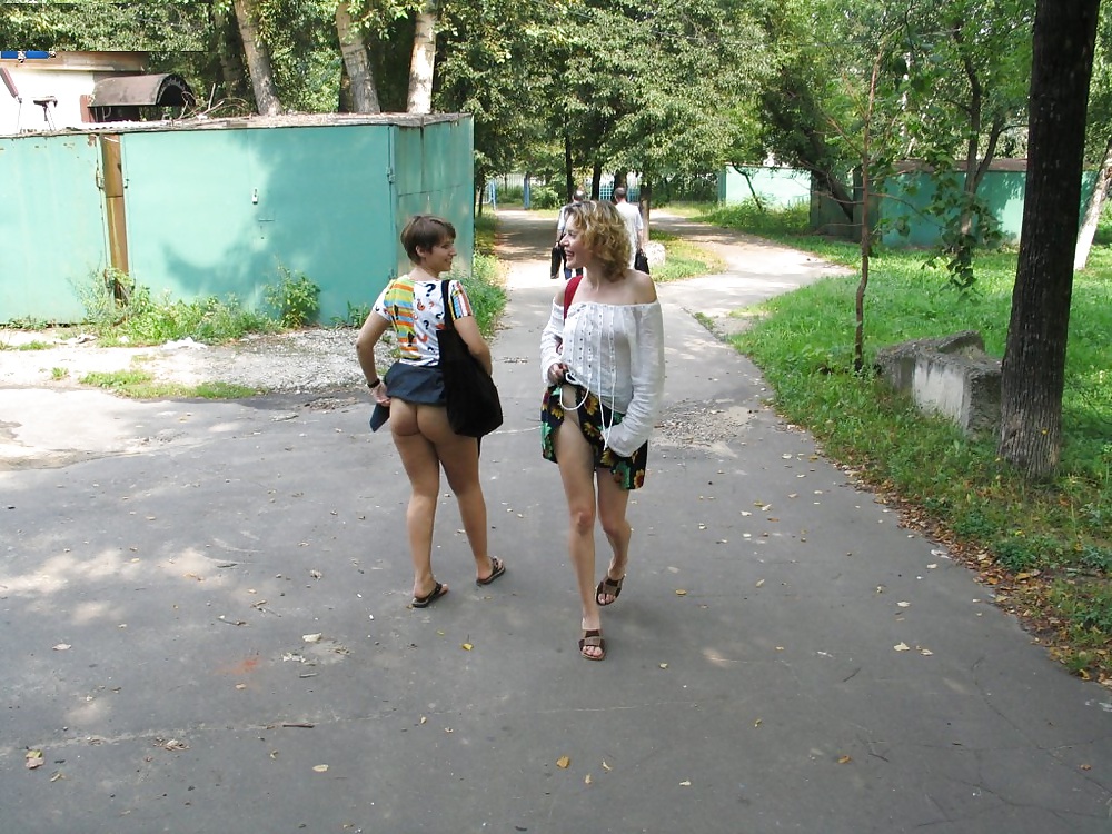 Amigas en el parque  #36870765