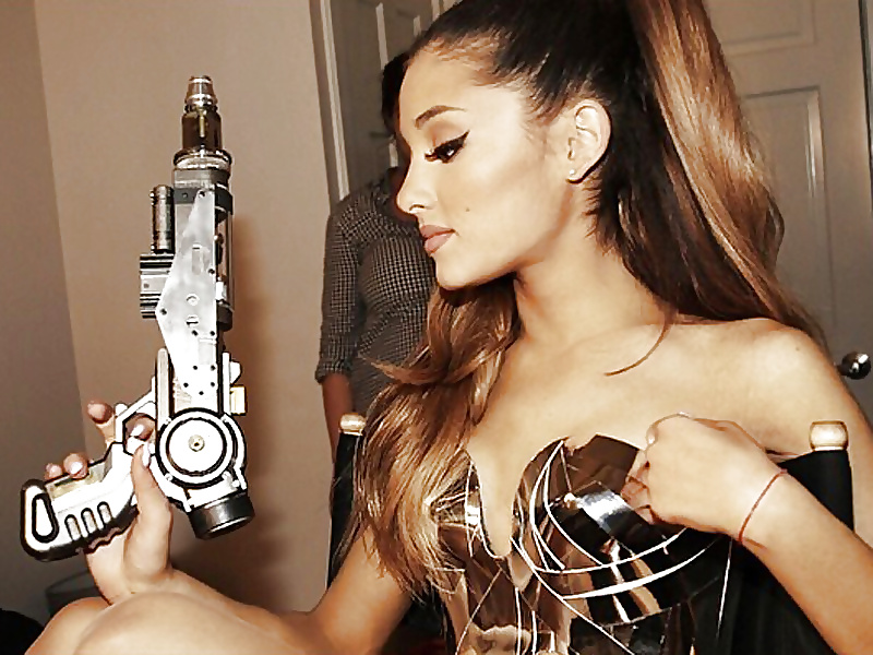 Ariana grande
 #29613307