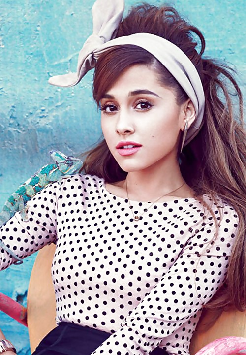 Ariana grande
 #29613533