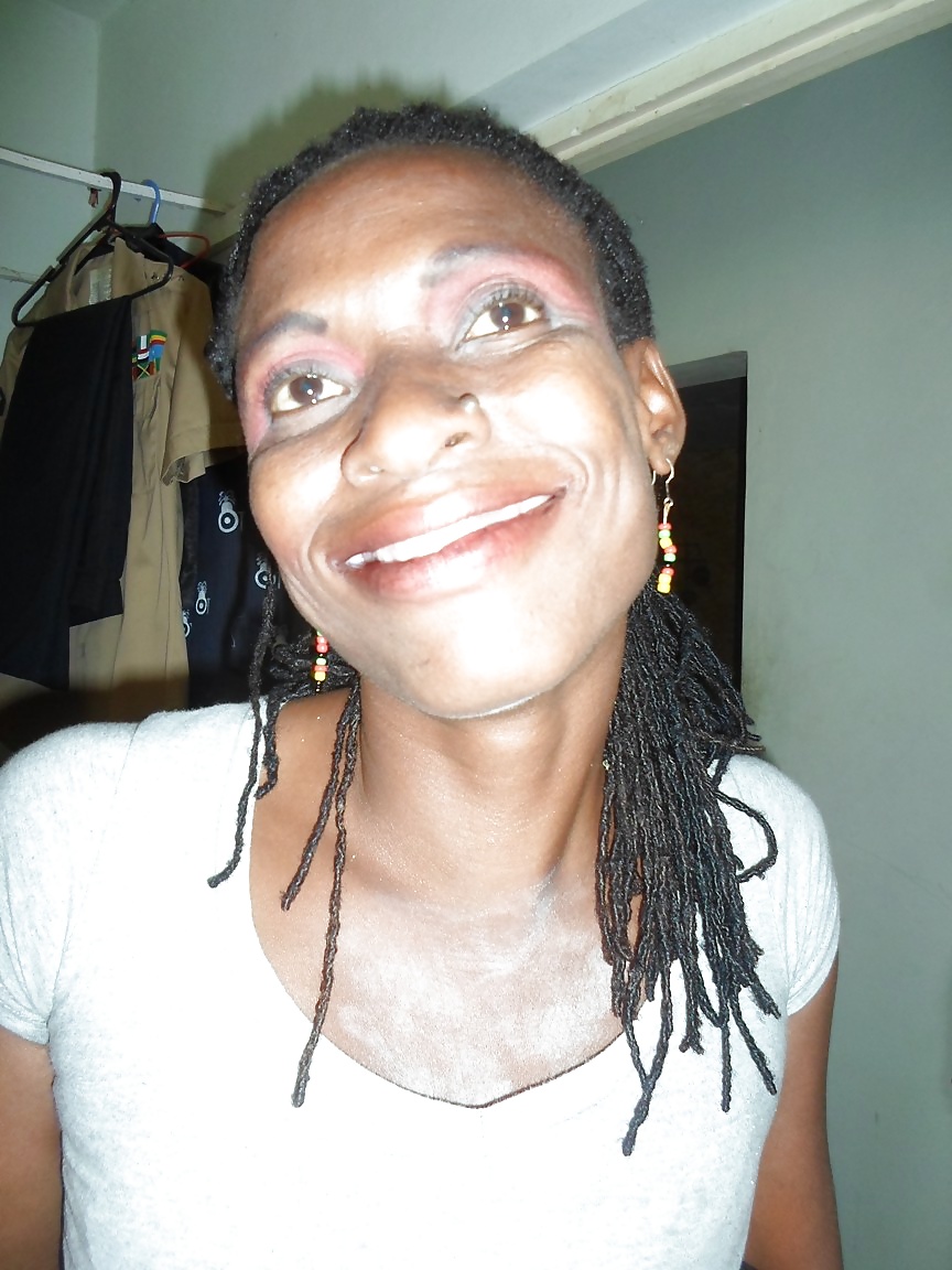 Prostituierte In Port-au-prince Wir Bezahlt $ 10 Für Uns Posieren #31708196