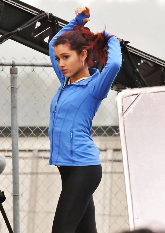 Ariana grande
 #32553686