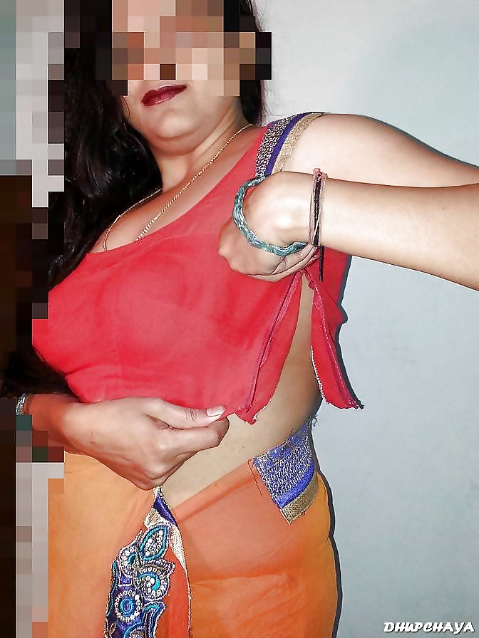 DESI SUPER HOT BHABHI SHOW HER SEXY ASSETS #26981907