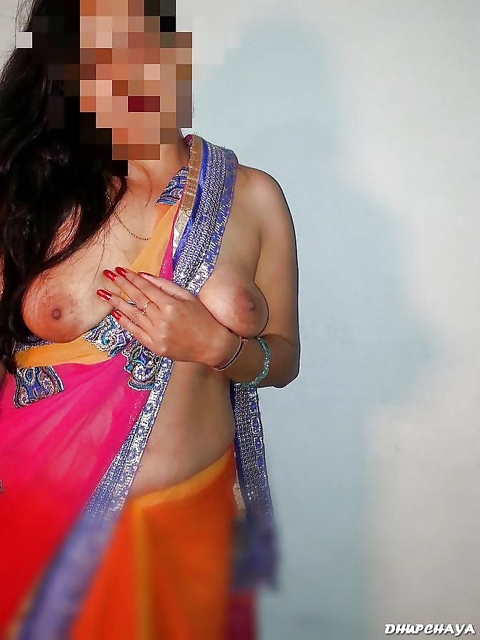 DESI SUPER HOT BHABHI SHOW HER SEXY ASSETS #26981956