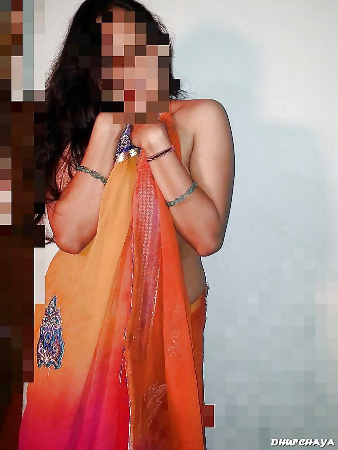 DESI SUPER HOT BHABHI SHOW HER SEXY ASSETS #26981968