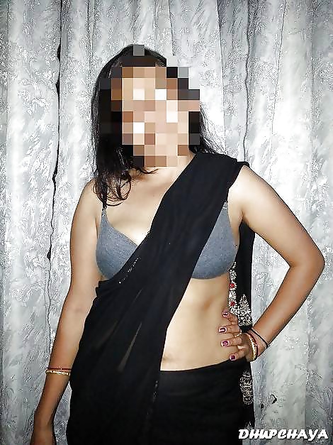 DESI SUPER HOT BHABHI SHOW HER SEXY ASSETS #26982079