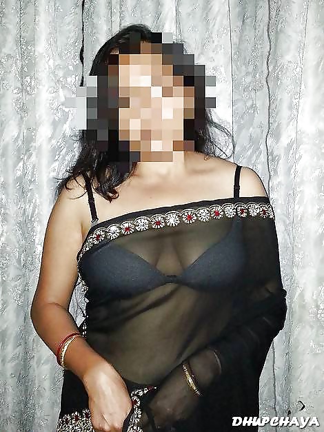 DESI SUPER HOT BHABHI SHOW HER SEXY ASSETS #26982096