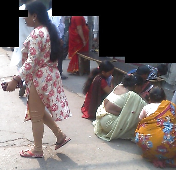 Ragazze indiane in strada candide parte 2
 #31454447