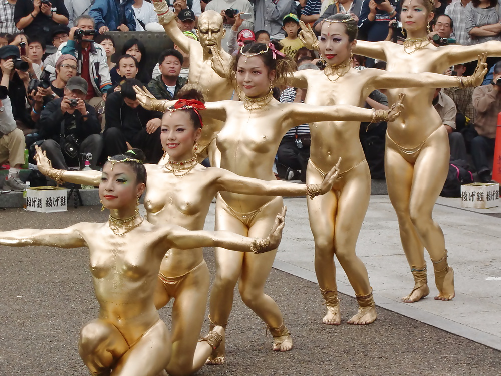 Chinese girls- Gold paint- Hot Public Tits and Ass