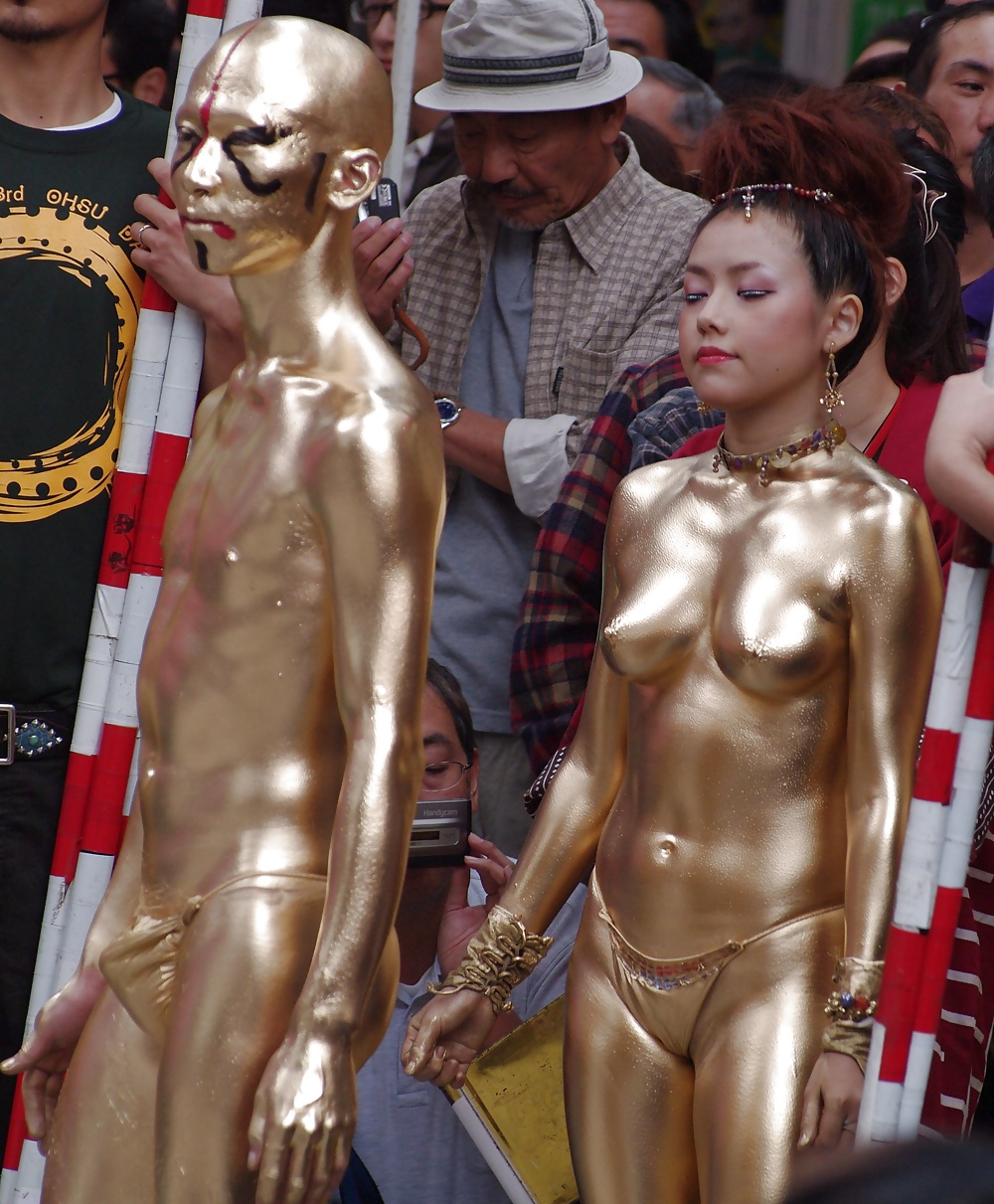 Chicas chinas- pintura dorada- tetas y culo públicos y calientes
 #32930779