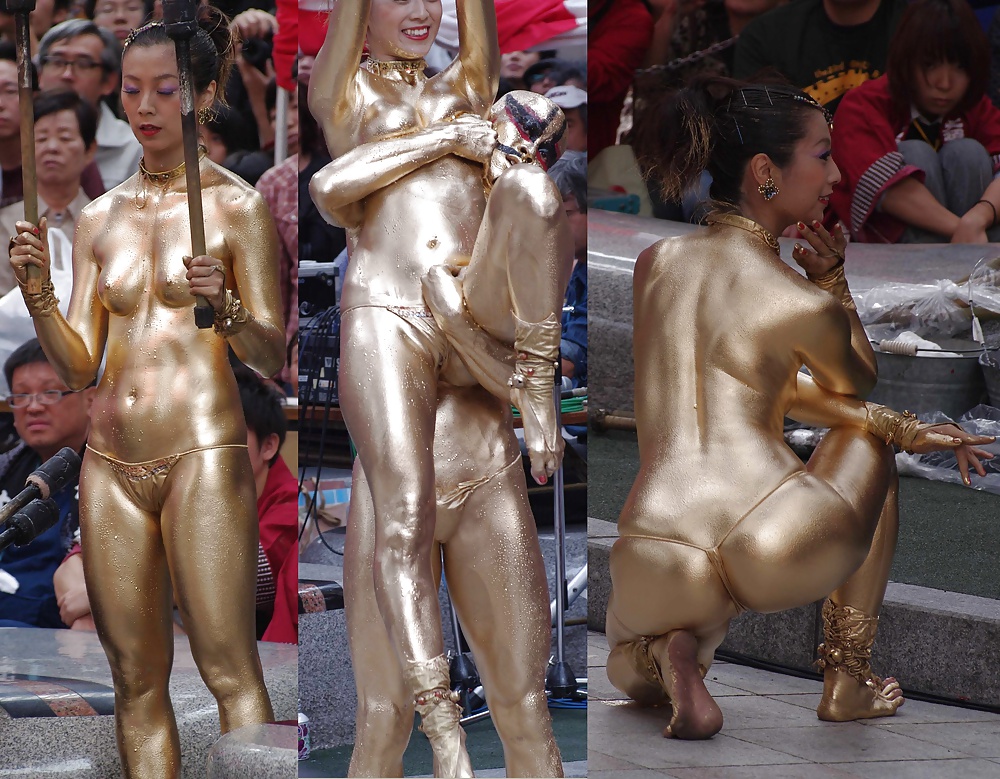 中国の女の子、金色のペンキ、熱い公共のおっぱいとお尻
 #32930830