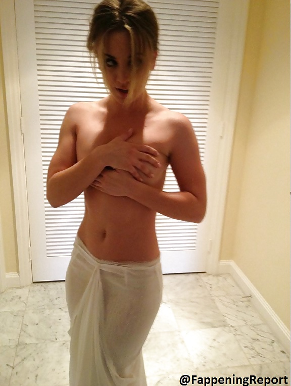 Kaley Cuoco nude photos leaked (iCloud hack) #32207365