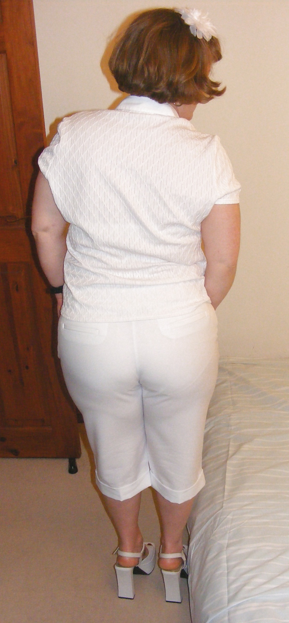 Nuttig Sekretärin In Weißen Höschen Und Plattformen #34299737