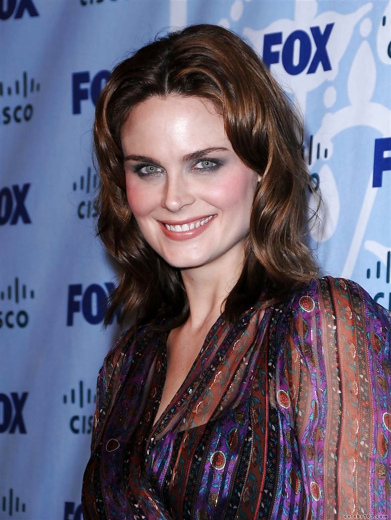 Emily Deschanel #25378990