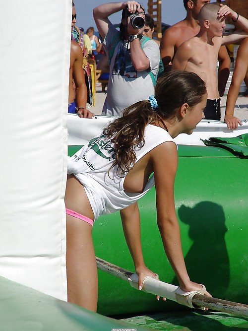 Todo en braless 23.
 #36730855