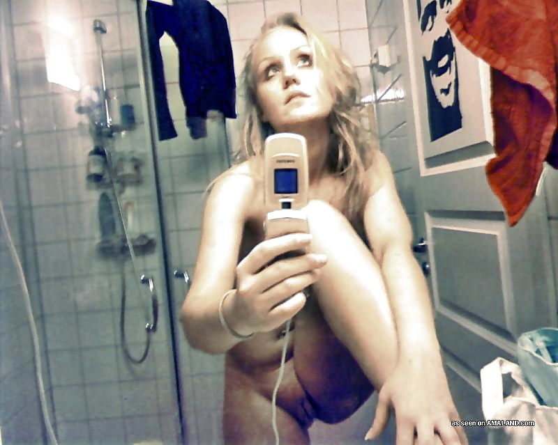 Elle merite une punition
 #40804304