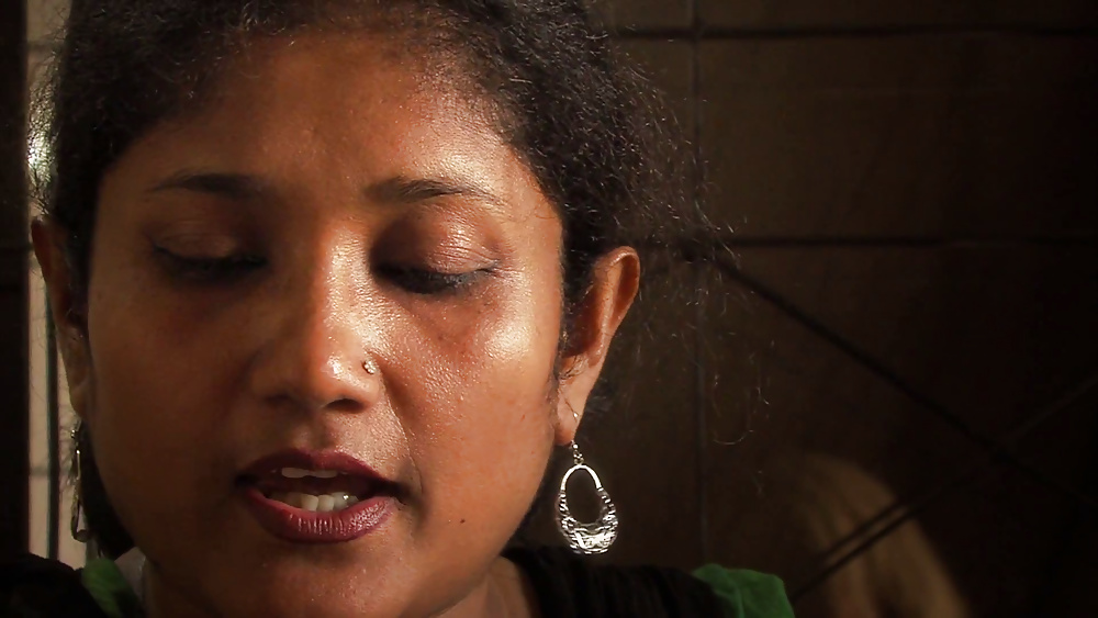バングラディッシュ人女性の顔にザーメンをかける 
 #31813509