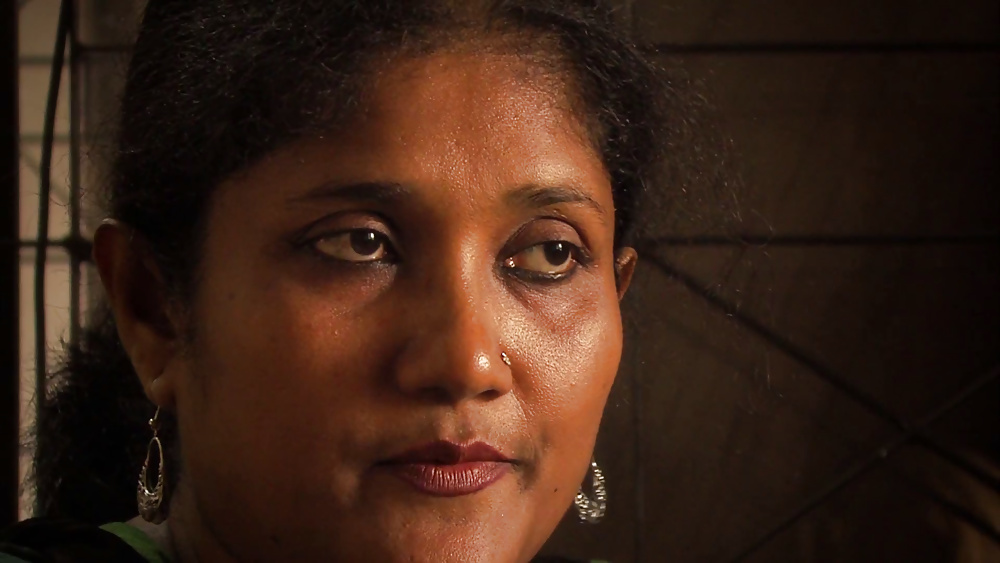 バングラディッシュ人女性の顔にザーメンをかける 
 #31813513