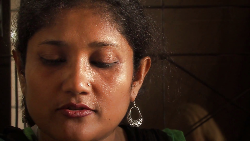 バングラディッシュ人女性の顔にザーメンをかける 
 #31813519