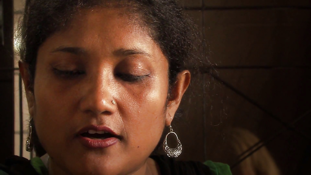 バングラディッシュ人女性の顔にザーメンをかける 
 #31813520