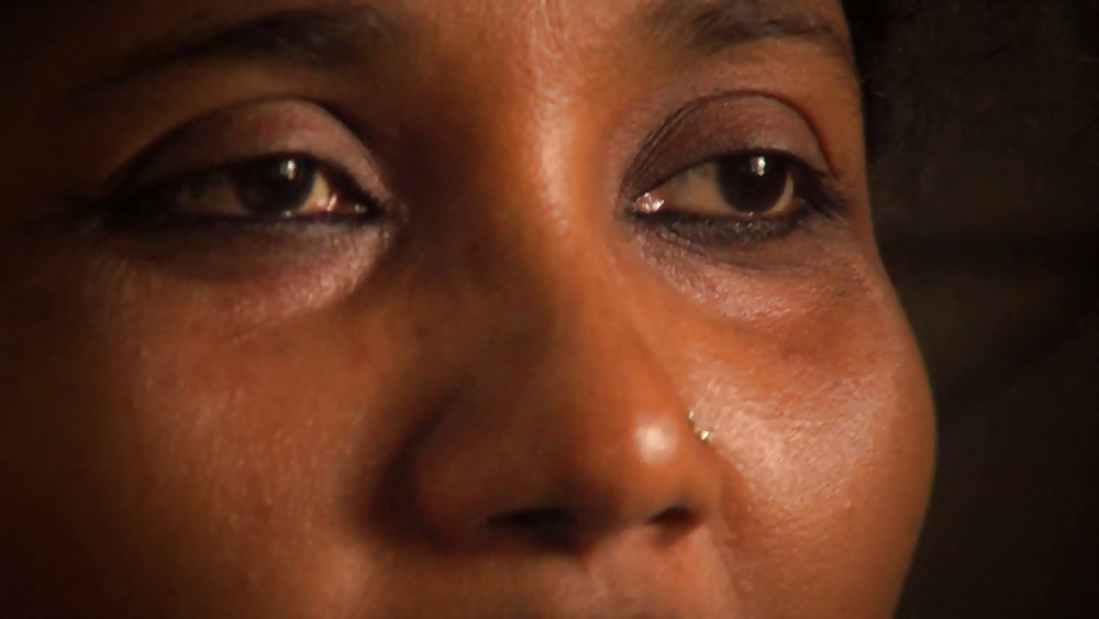 バングラディッシュ人女性の顔にザーメンをかける 
 #31813523