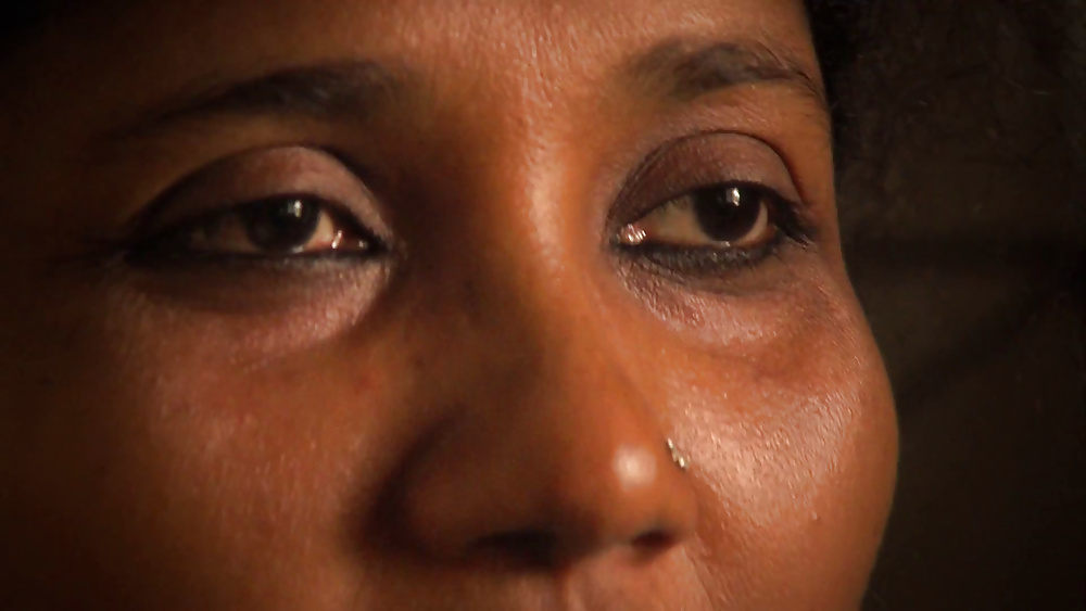バングラディッシュ人女性の顔にザーメンをかける 
 #31813524