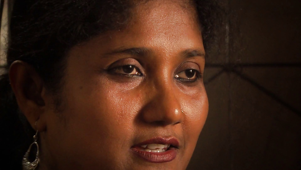 バングラディッシュ人女性の顔にザーメンをかける 
 #31813526