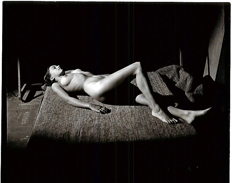 Vintage Single Mädchen In B & W #24884141