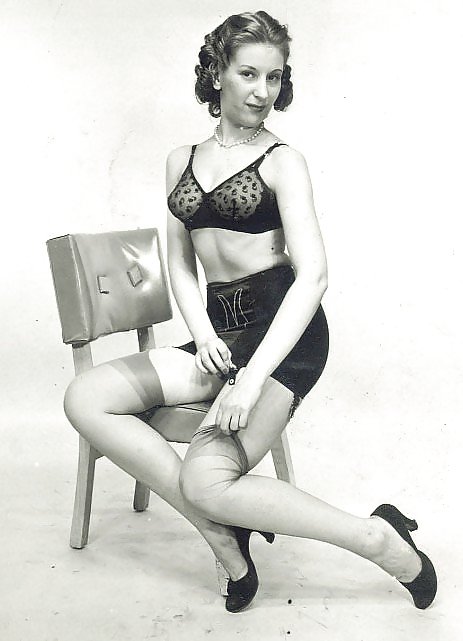 Vintage Single Mädchen In B & W #24884244