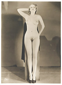 Vintage Single Mädchen In B & W #24884381