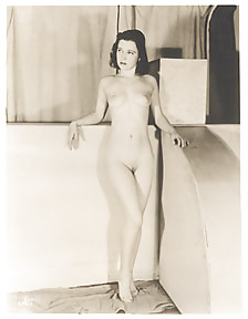 Vintage Single Mädchen In B & W #24884390