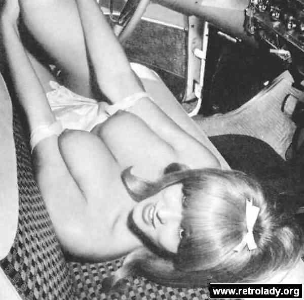 Vintage Single Mädchen In B & W #24884593