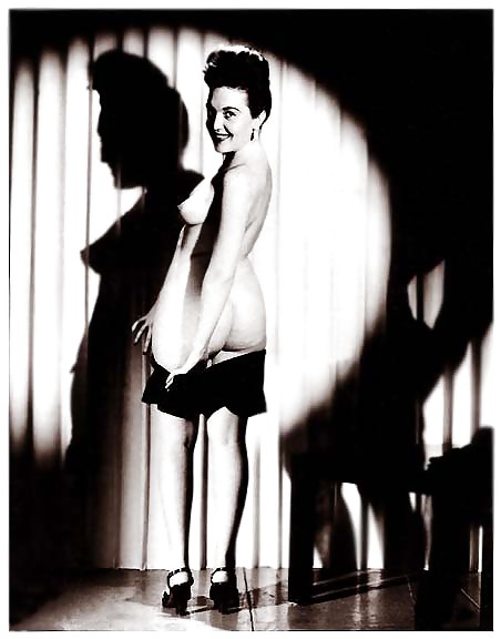 Vintage Single Mädchen In B & W #24884721