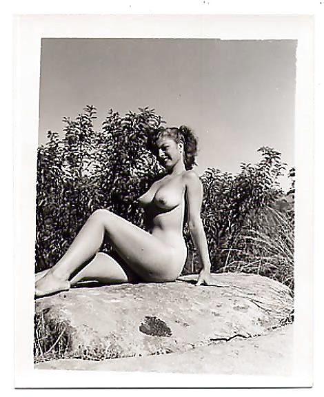 Vintage Single Mädchen In B & W #24884738