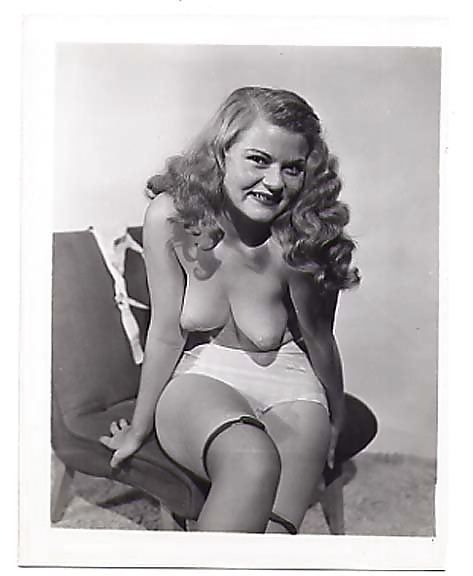 Vintage Single Mädchen In B & W #24884746