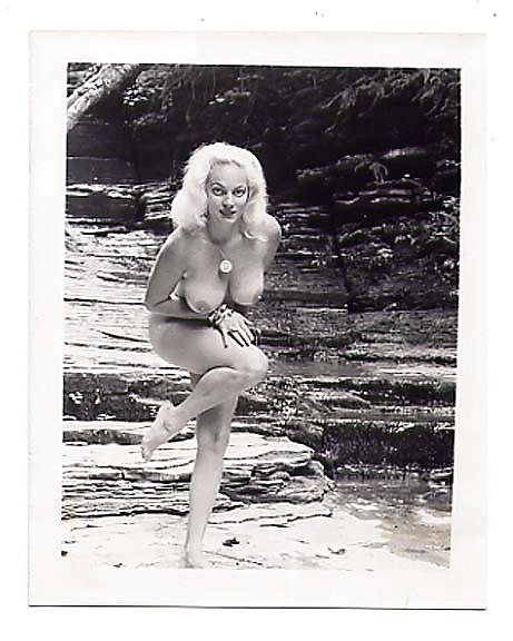 Vintage Single Mädchen In B & W #24884785