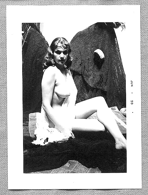 Vintage chicas solteras en b&w
 #24884866