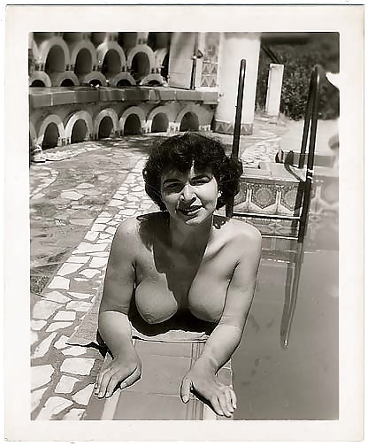 Vintage Single Mädchen In B & W #24884940