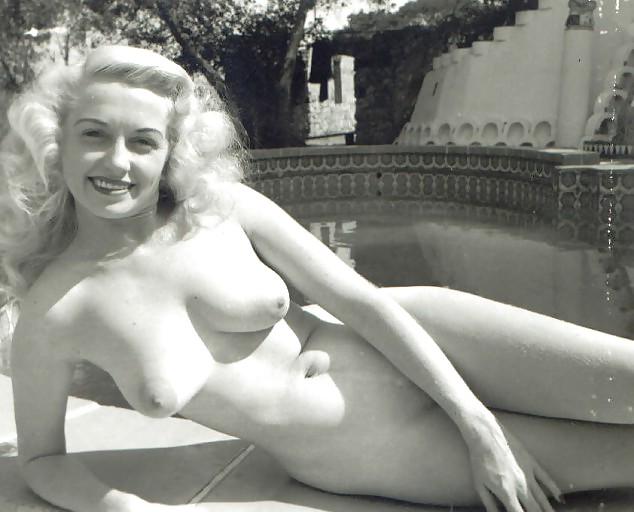 Vintage Single Mädchen In B & W #24885011