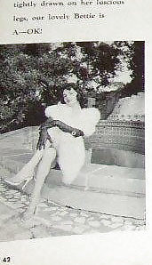 Vintage Single Mädchen In B & W #24885016