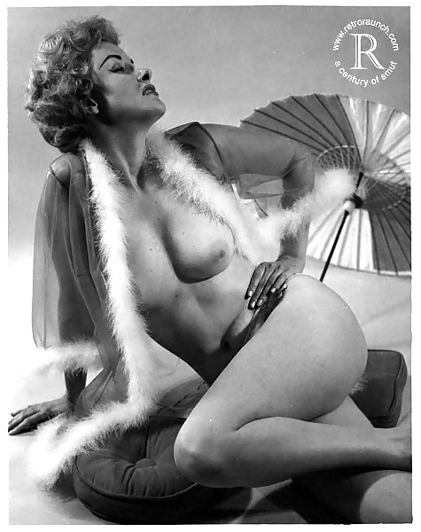 Vintage Single Mädchen In B & W #24885111