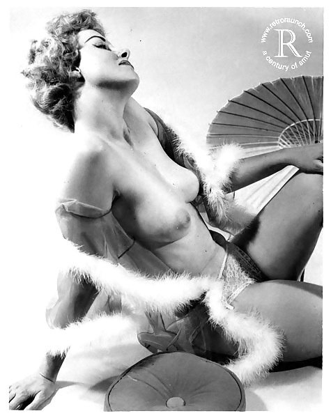 Vintage Single Mädchen In B & W #24885117