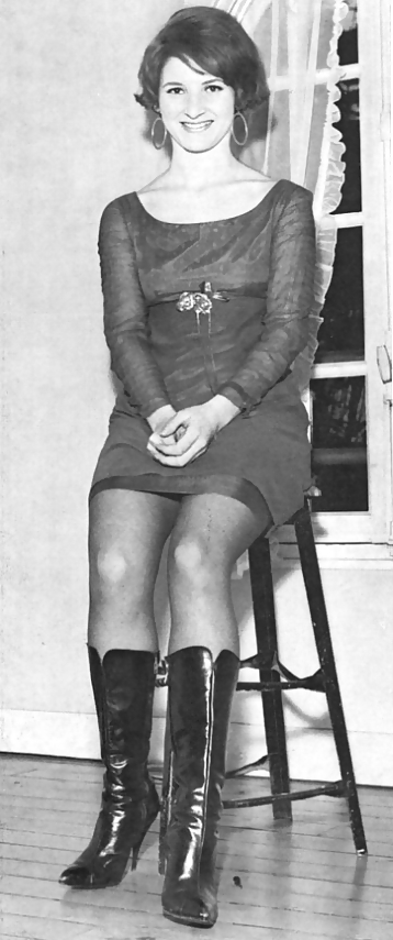 Vintage Single Mädchen In B & W #24885178