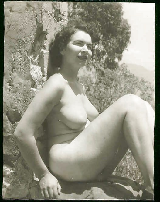 Vintage Single Mädchen In B & W #24885652