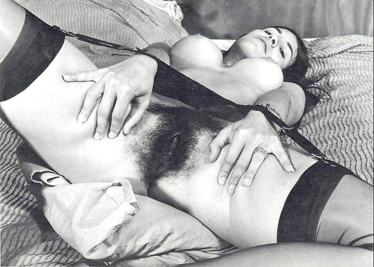 Vintage Single Mädchen In B & W #24886579