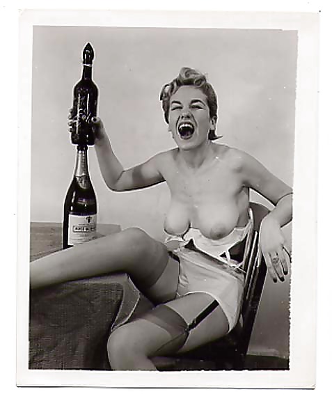 Vintage Single Mädchen In B & W #24886777