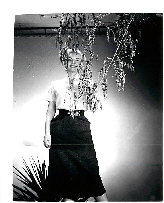 Vintage Single Mädchen In B & W #24886852