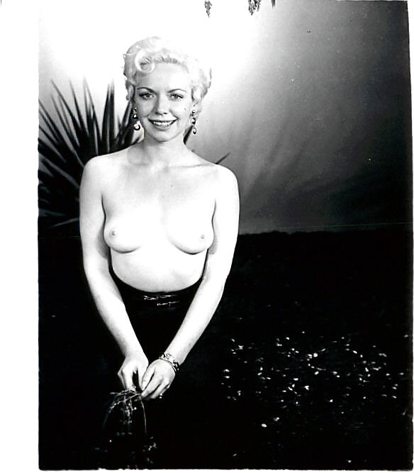 Vintage Single Mädchen In B & W #24886880