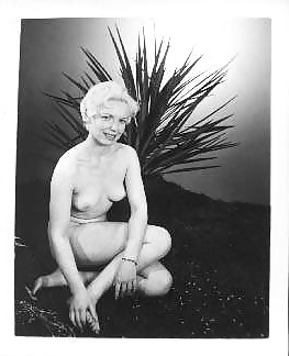 Vintage Single Mädchen In B & W #24886893