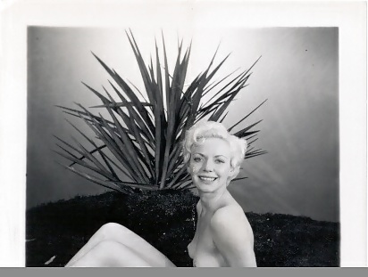 Vintage Single Mädchen In B & W #24886917